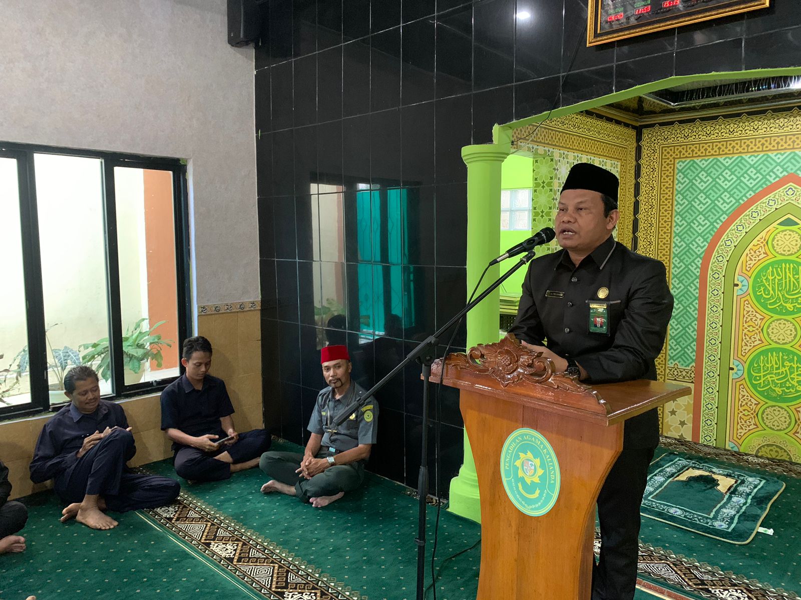Bimtal : Perbedaan Melaksanakan dan Mendirikan Shalat